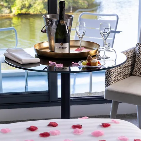 Western Les Rives Du Ter Hotel 4*