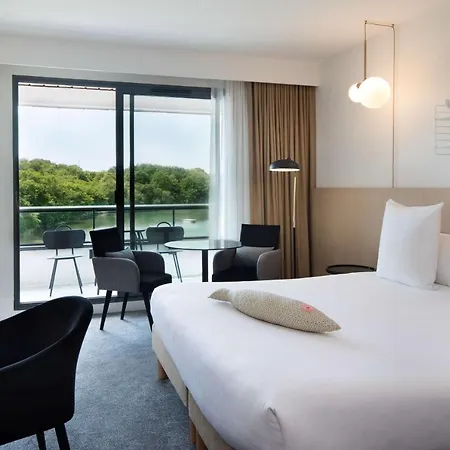 Western Les Rives Du Ter Hotel